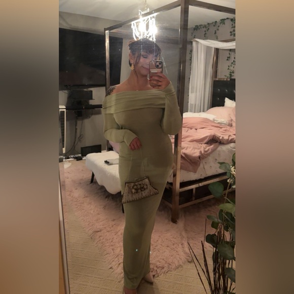 PrettyLittleThing Light Green Off-Shoulder Maxi Dress - Picture 5 of 5